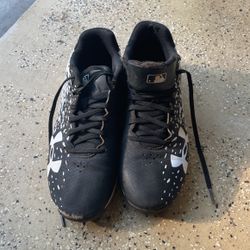 Under ARmour baseball shoes