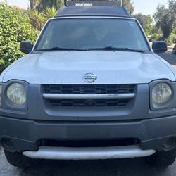 3.3 Liter V6 Nis san 2003 Xterra 4x4. 