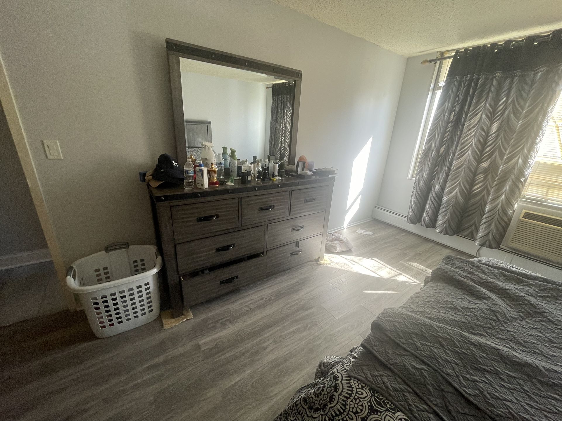 Full Bed Room With Mattress 