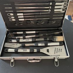 16-piece Grilling Tool Set with Case (New)