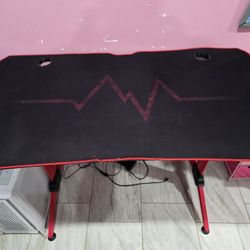 Gaming Desk With Mouse Pad 