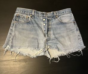Vintage Levi’s Shorts SZ: 34 Womens