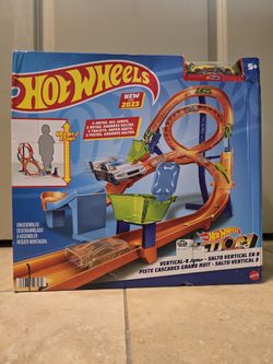 Hot Wheels Action Vertical-8 Jump Track Set NEW