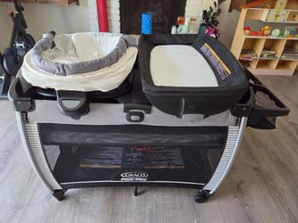 Graco Pack 'n Play Rock 'n Grow Playard