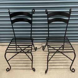  “Set of 2 Black Wrought Iron Patio/Bistro Chairs – Vintage Decorative Scroll Legs” 