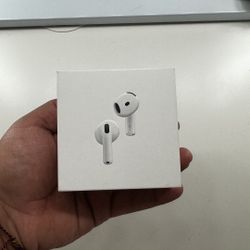Apple Airpods generation 4 with active noice canceling 