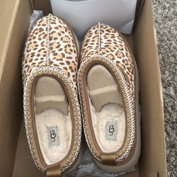 Ugg Size 9 in Women never worn