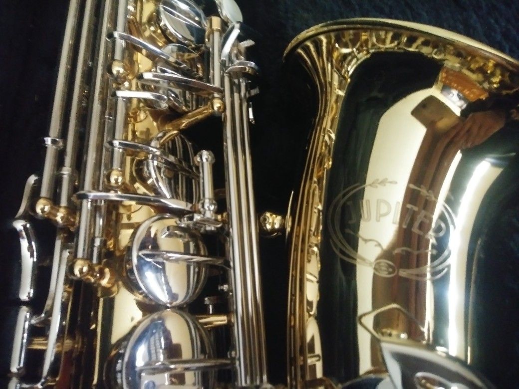 Jupiter Alto Saxophone Set