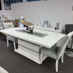 Gorgeous Lacquer Dining Table With 4 Free Chairs For Only $1299