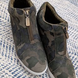 Blondo Waterproof Wedge Camo