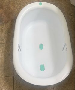 Frida bathtub
