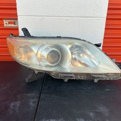 2011-2020 TOYOTA SIENNA HEADLIGHT RIGHT PASSENGER SIDE RH HALOGEN Oem