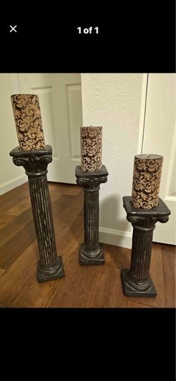 SET OF THREE PILLAR CANDELHOLDERS