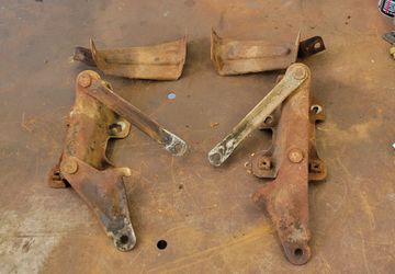 Chevrolet Flletline  Sedan, Deluxe Hood Hinges