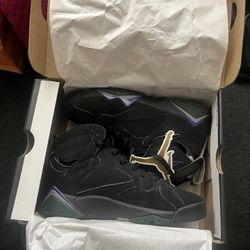 Air Jordans black and purple Air Jordan’s 1Mid SE 5Y 