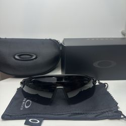 Brand New Oakley Radar Ev black frame / black lens | Nuevo Oakley Radar Ev marco negro / lente negra