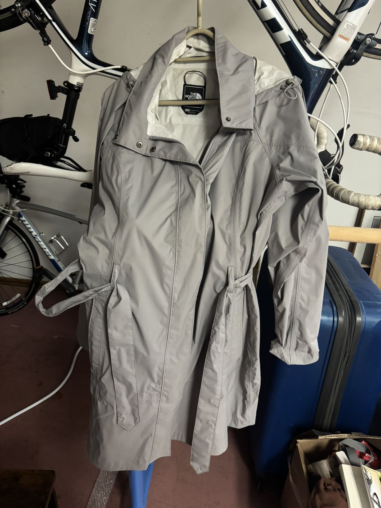 low Price Moving- RARE $290 + tax Retail WOMENS NORTH FACE WATERPROOF TRENCH