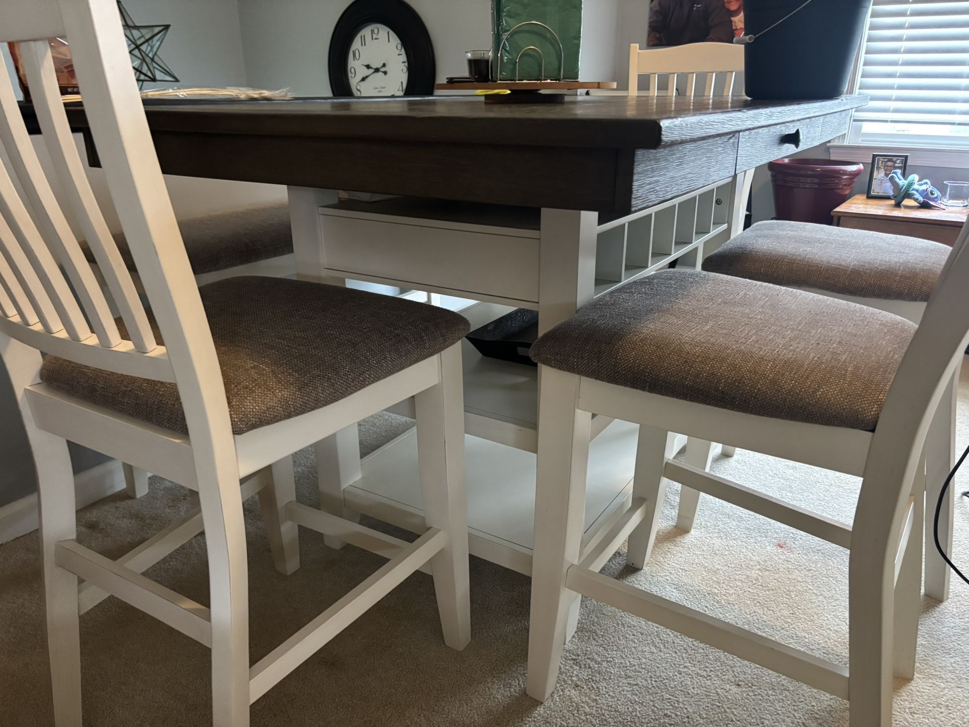 5 Pc Farm Style Dinning Room Table