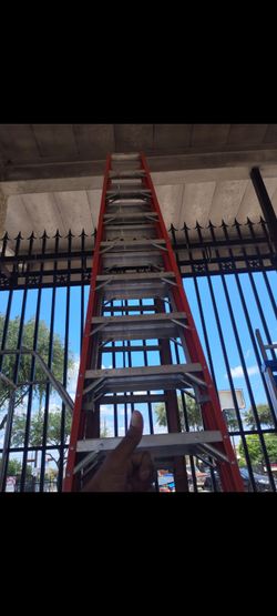 16 ft fiberglass Aframe ladder needs to be fixed