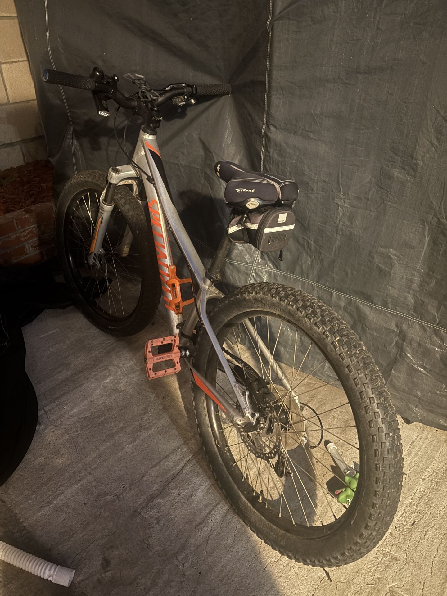 specialized bike fat tires