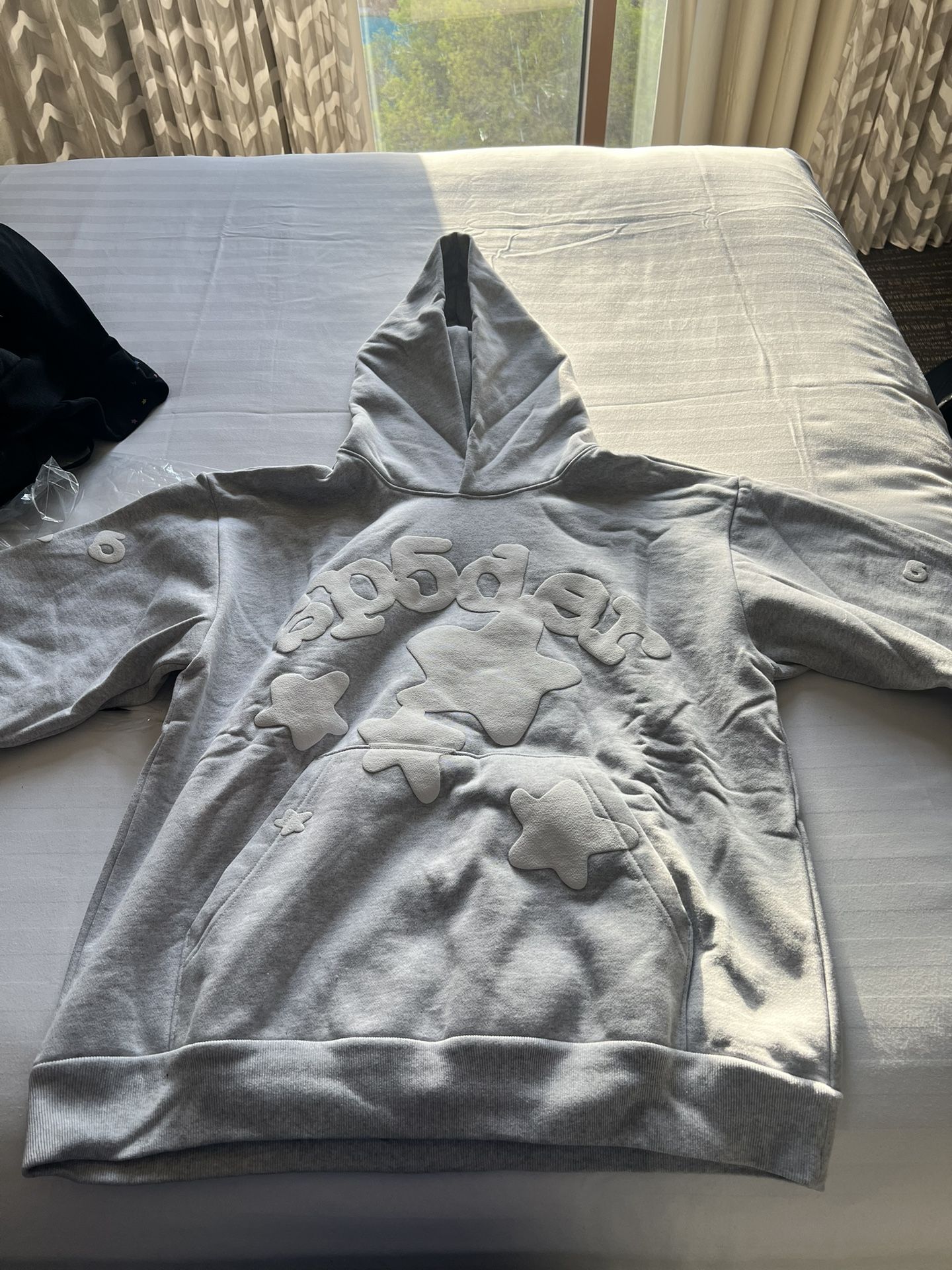Grey Beluga Sp5der Hoodie | Size M | (✅ DM FOR MORE DETAILS ✅)