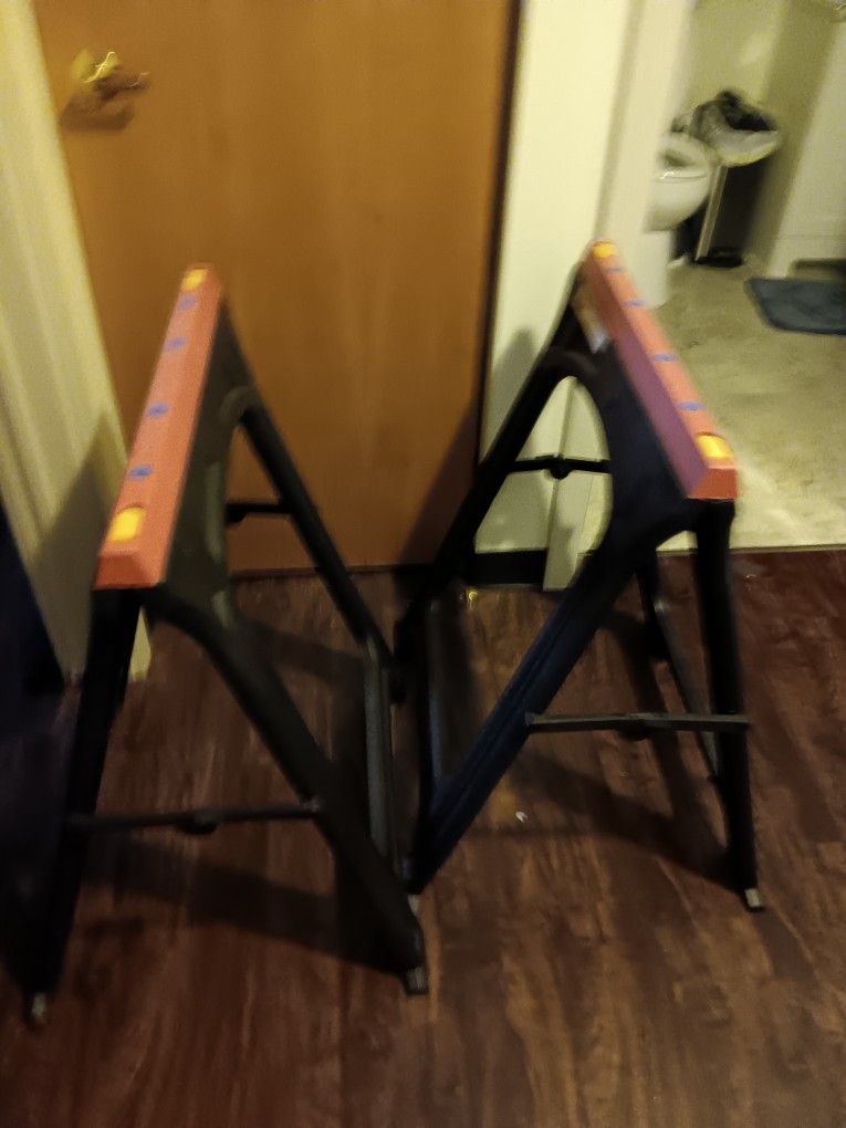 2 Saw Horses