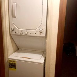 NICE! STACKABLE GE WASHER AND DRYER COMBO, Delivery Warranty 