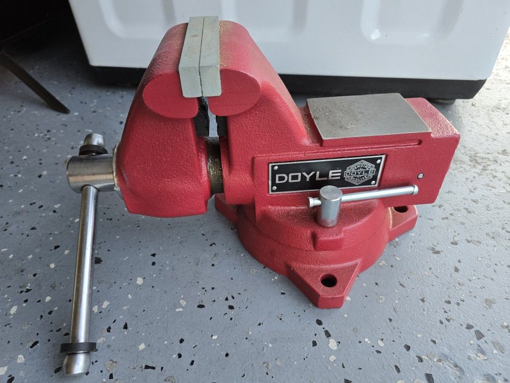 DOYLE 4-1/2 in. Swivel Vise with Anvil and Pipe Jaws