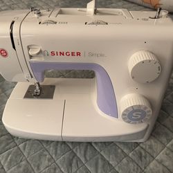 Singer simple 3232 Sewing Machine