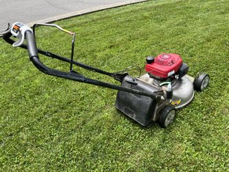 Honda 3 In 1 Self Propelled Lawn Mower With Bagger.  21
