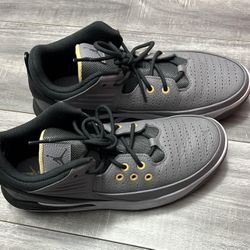 Jordan Max Aura 5 sneakers in a Cement Grey/Topaz Gold colorway.