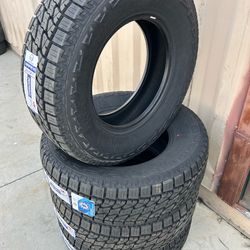 BRAND NEW SET OF ALL TERRAIN TIRES 265/70r17 265/70/17