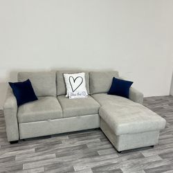 Biege Sleeper Sectional Couch With Pullout Bed And Power Ports! (FREE DELIVERY 🚚)