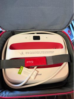 Cricut heat press 12x10 with a carrying case