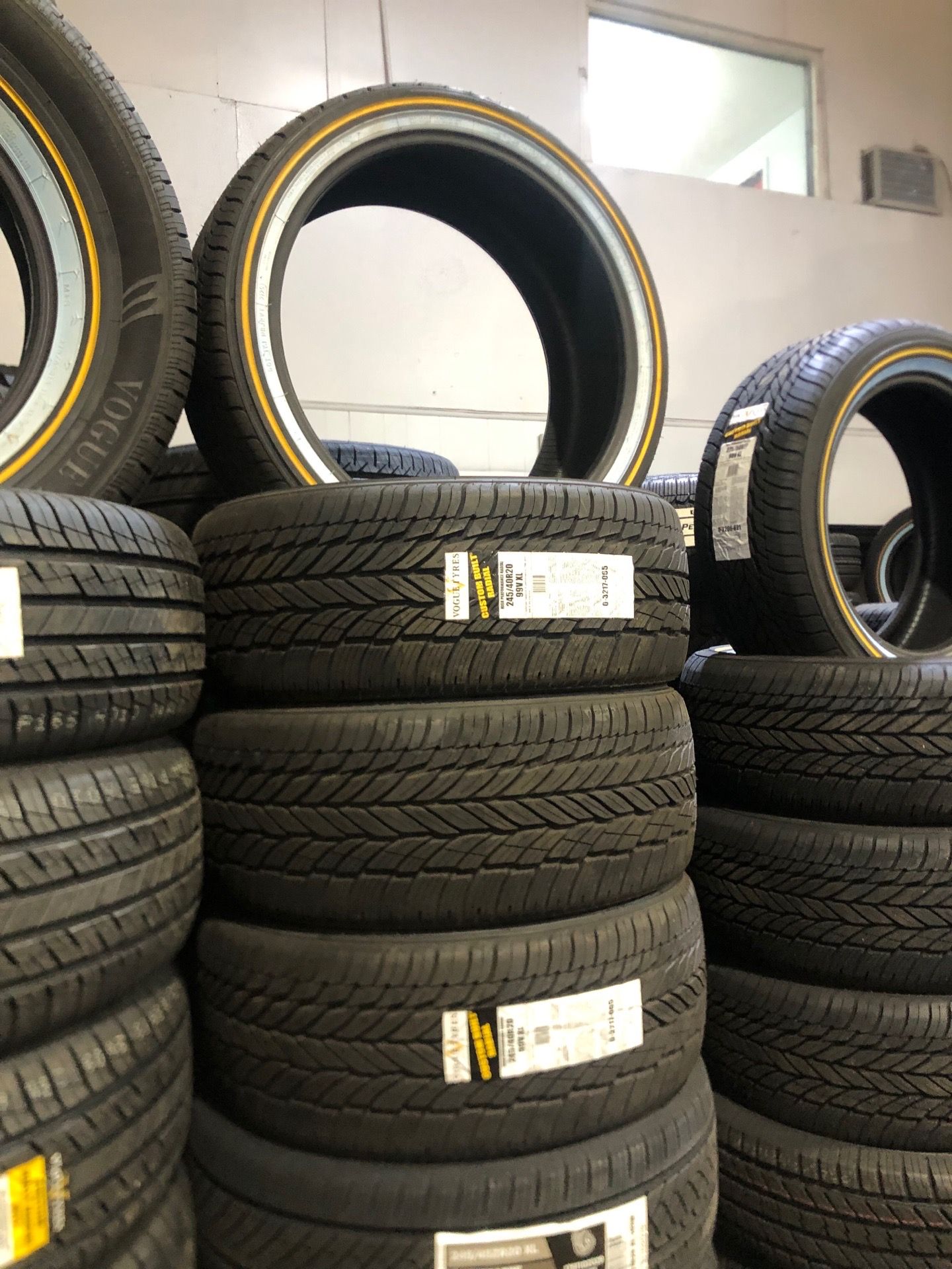 245/40/20 vogue gold line