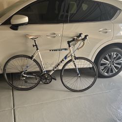 Trek 1.2 Compact 2011 RM2xxx Aluminum Road Bike 56cm White/Blue