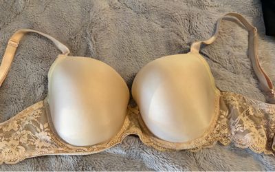 Victoria Secret Nude Lace Push-Up Bra size 34DDD