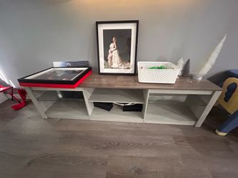 Entertainment center