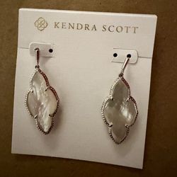 Kendra Scott Earrings - NEW