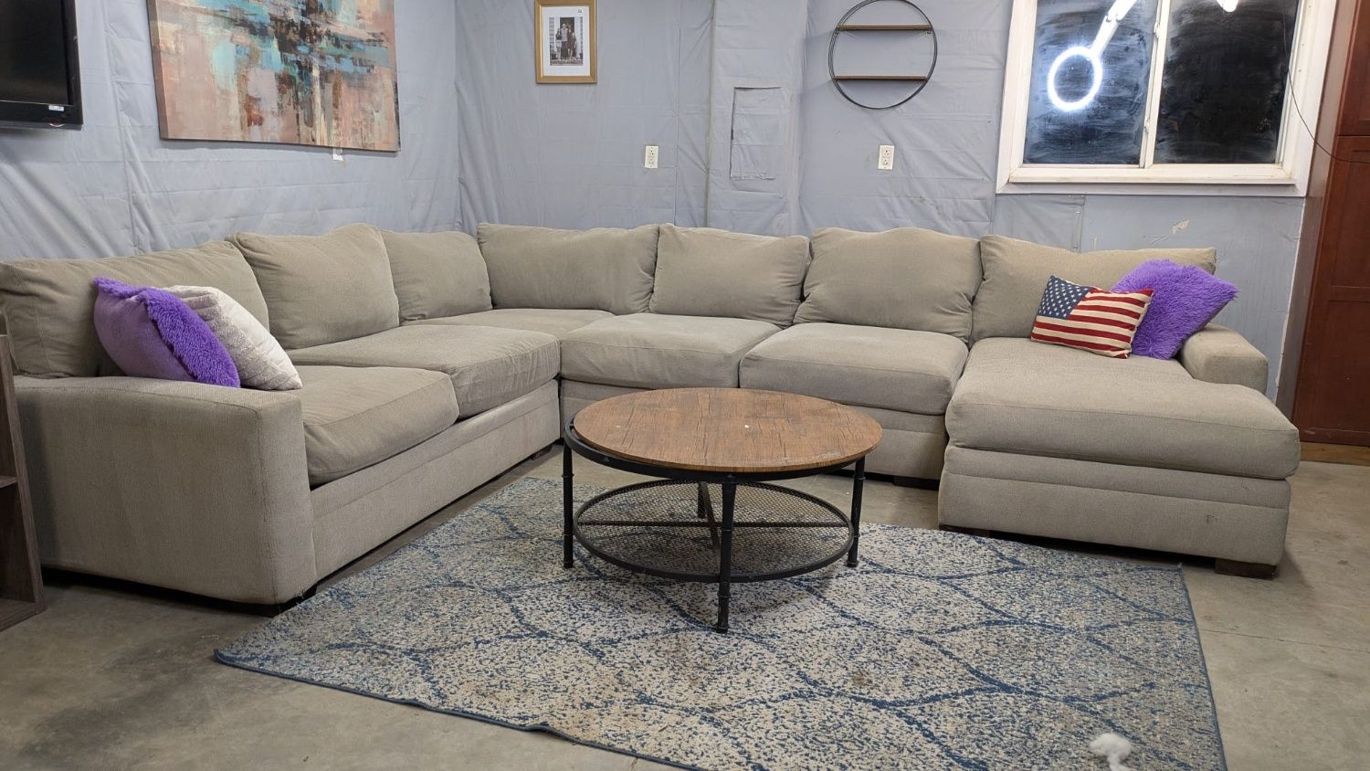 🛋️💥 Kroehler Large Sectional 💥 Free Delivery And Financing Available!