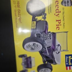 New Revell Ford Tweedy Pie Ed Big Daddy & Roth's 1/25 Model Kit 