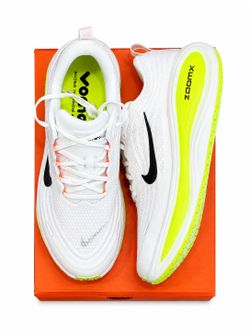 BRAND NEW IN BOX WHITE NIKE VOMERO PLUS RUNNING SHOES SIZE 11