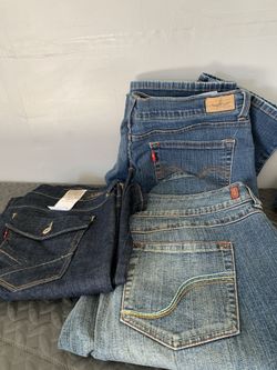 Women’s Levi’s jeans