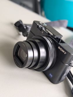 Digital camera SONY RX100 vii