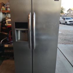 $200  Frigidaire Refrigerator 