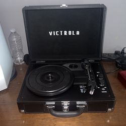 Vicrola Suitcase Vinyl Record Player [Black]