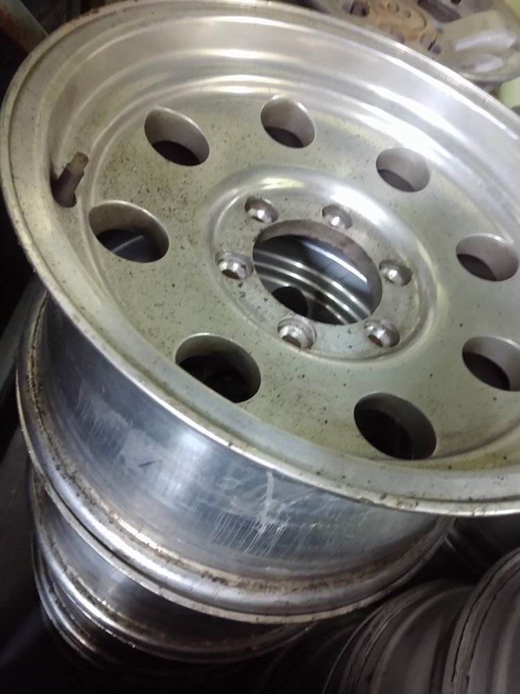 16 inch aluminum truck rims 6 lugs Chevy Dodge for Sale in Los Angeles, CA OfferUp