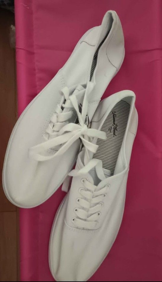 Size 10 White canvas tennis Shoes NWT