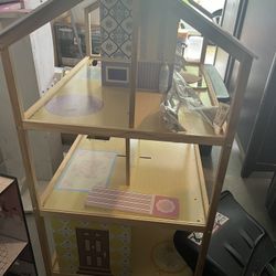 FREE large Doll House