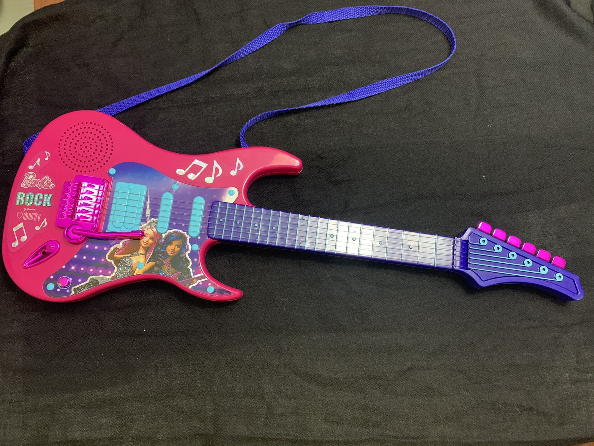 Barbie Rock & Roll play guitar